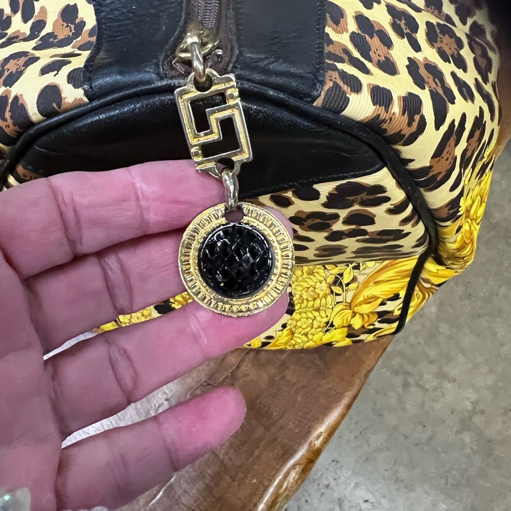 Gianni Versace Leopard Print Handbag with Black Accents - Picture 2 of 15